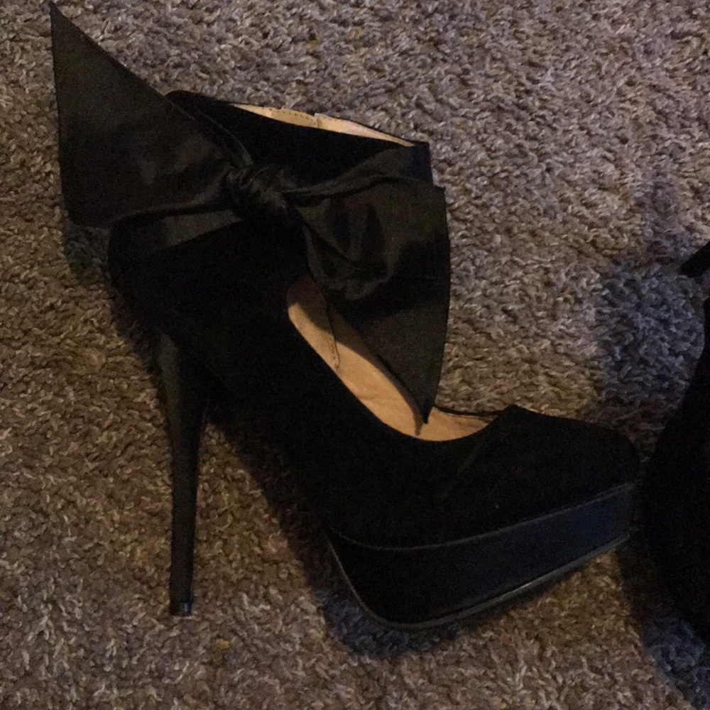 Black bow high heels